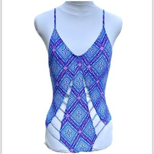 YMI Geometric Print Cut-out One-piece Swimsuit Size Medium